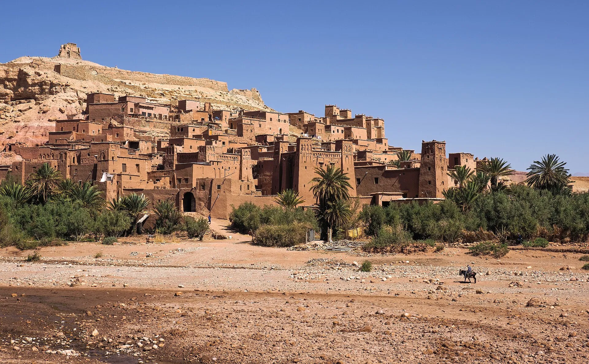 Kasbah d'Ouarzazate et routes en lisière du désert desservies par des transferts privés