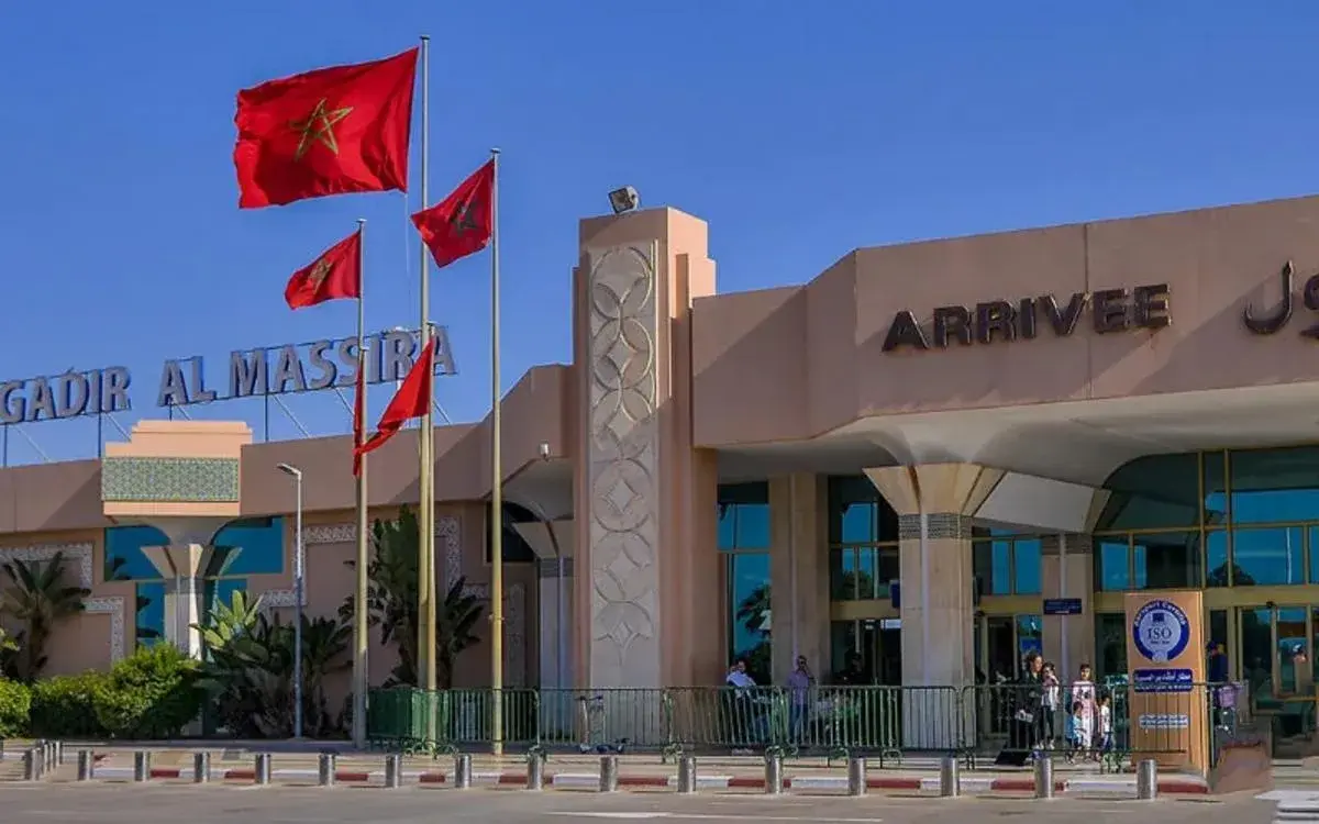 Véhicule de transfert privé d'Agadir Al Massira sur l'A7 vers Marrakech