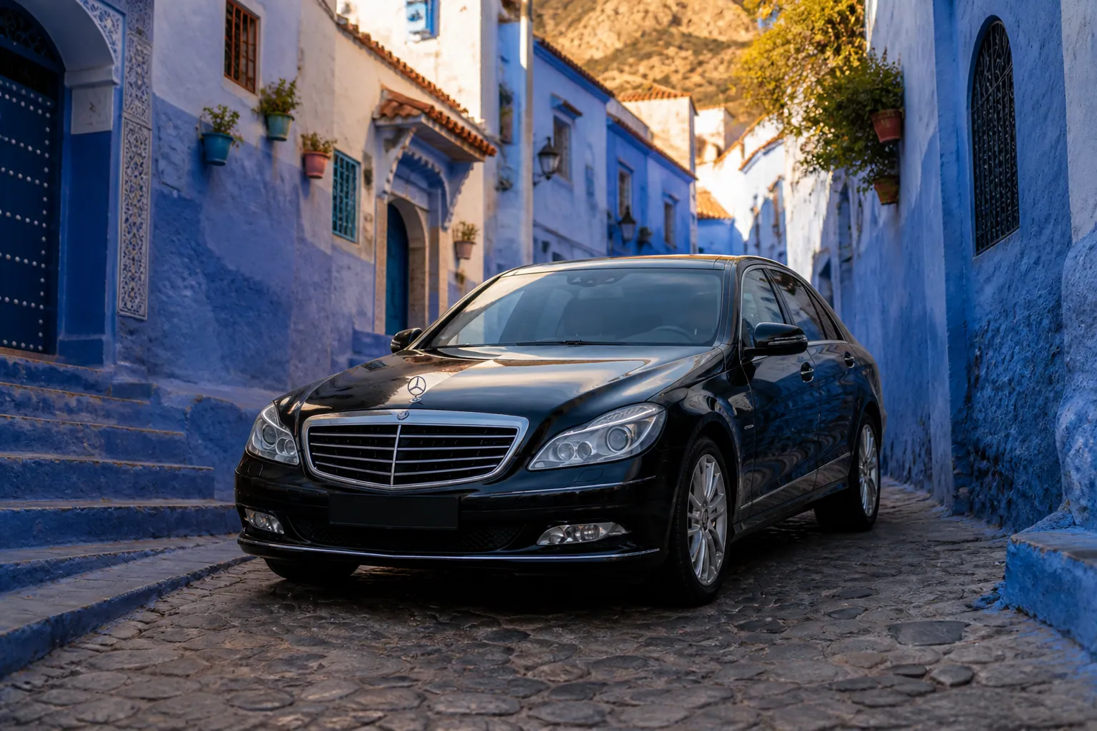 Véhicule de transfert privé sur la route du Rif vers Chefchaouen