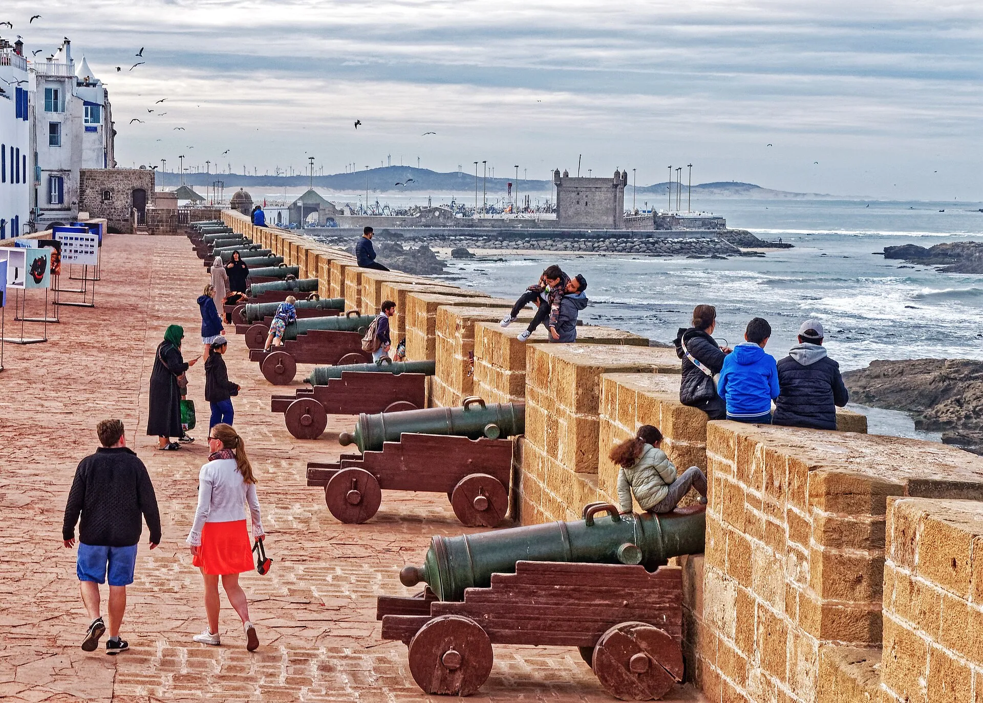 Remparts et port d'Essaouira desservis par des transferts privés aéroport et ville